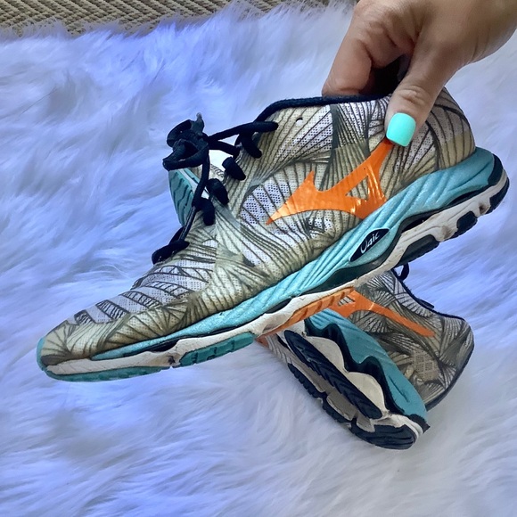 Mizuno Shoes - $25 Bundled W/ Any Item, Any Price — Send Offer